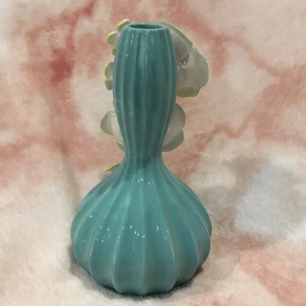 “Blooming Bright” Ceramic Bud Vase 3D ceramic Flowers NWOT 4”x6.5” Handcrafted - Picture 7 of 16